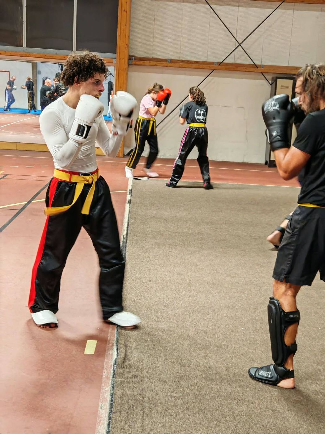 Adhérents en garde pendant l'entraînement